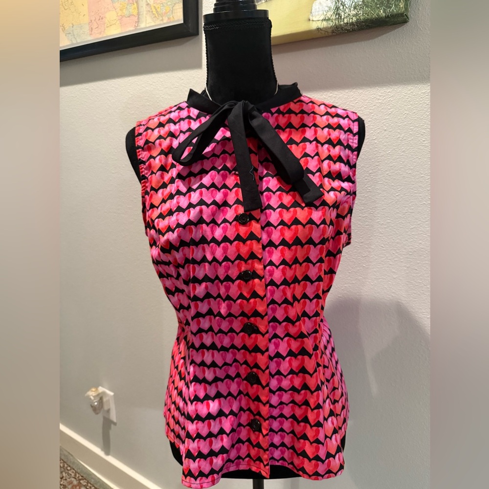 Heart of Haute Mandie Bee Sleeveless Heart Pattern Tie Neck Blouse with Bow 2X